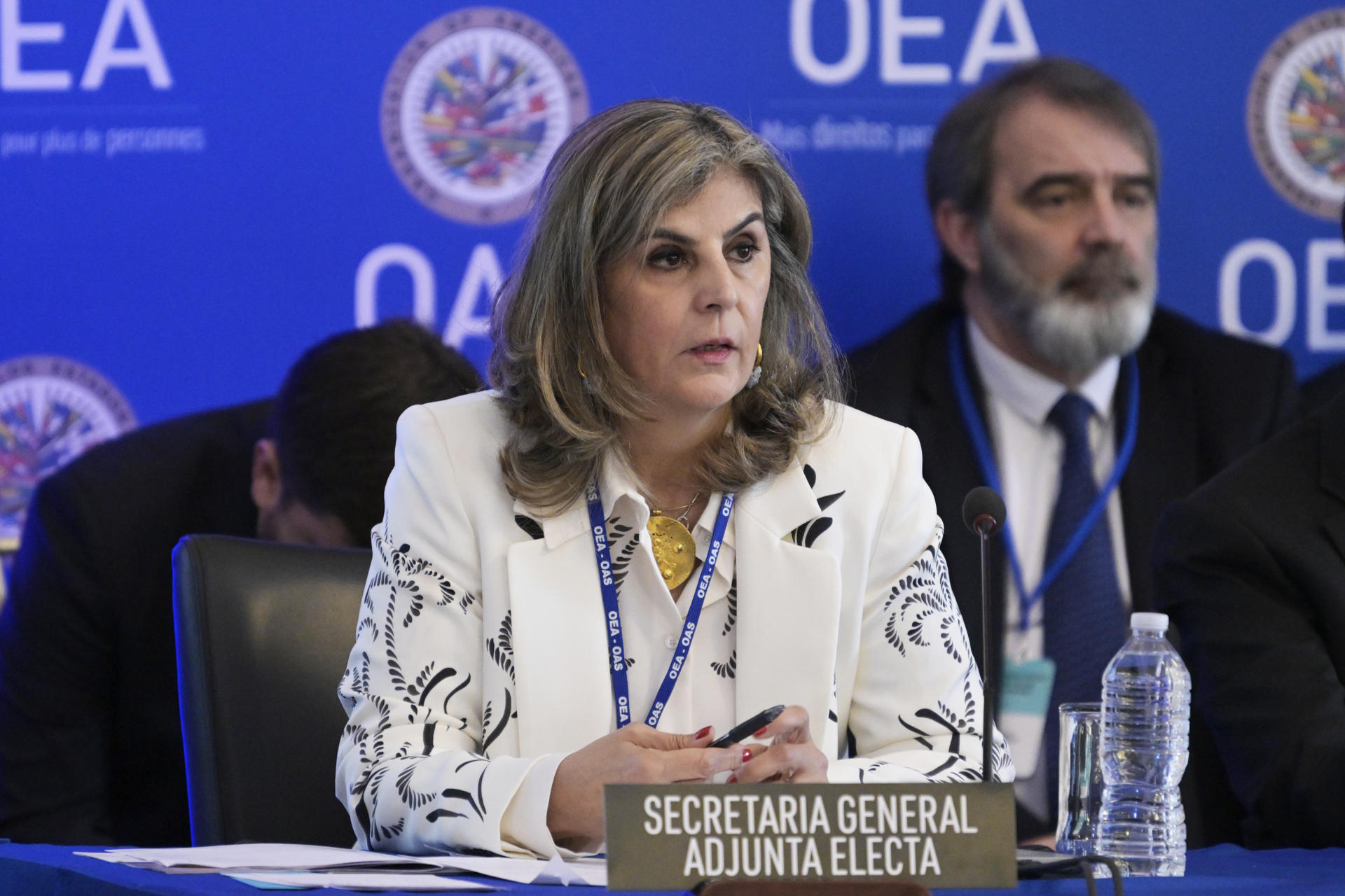 La diplomática colombiana Laura Gil habla este lunes 5 de mayo de 2025 en la sede de la Organización de los Estados Americanos (OEA), en Washington. EFE/ Lenin Nolly
