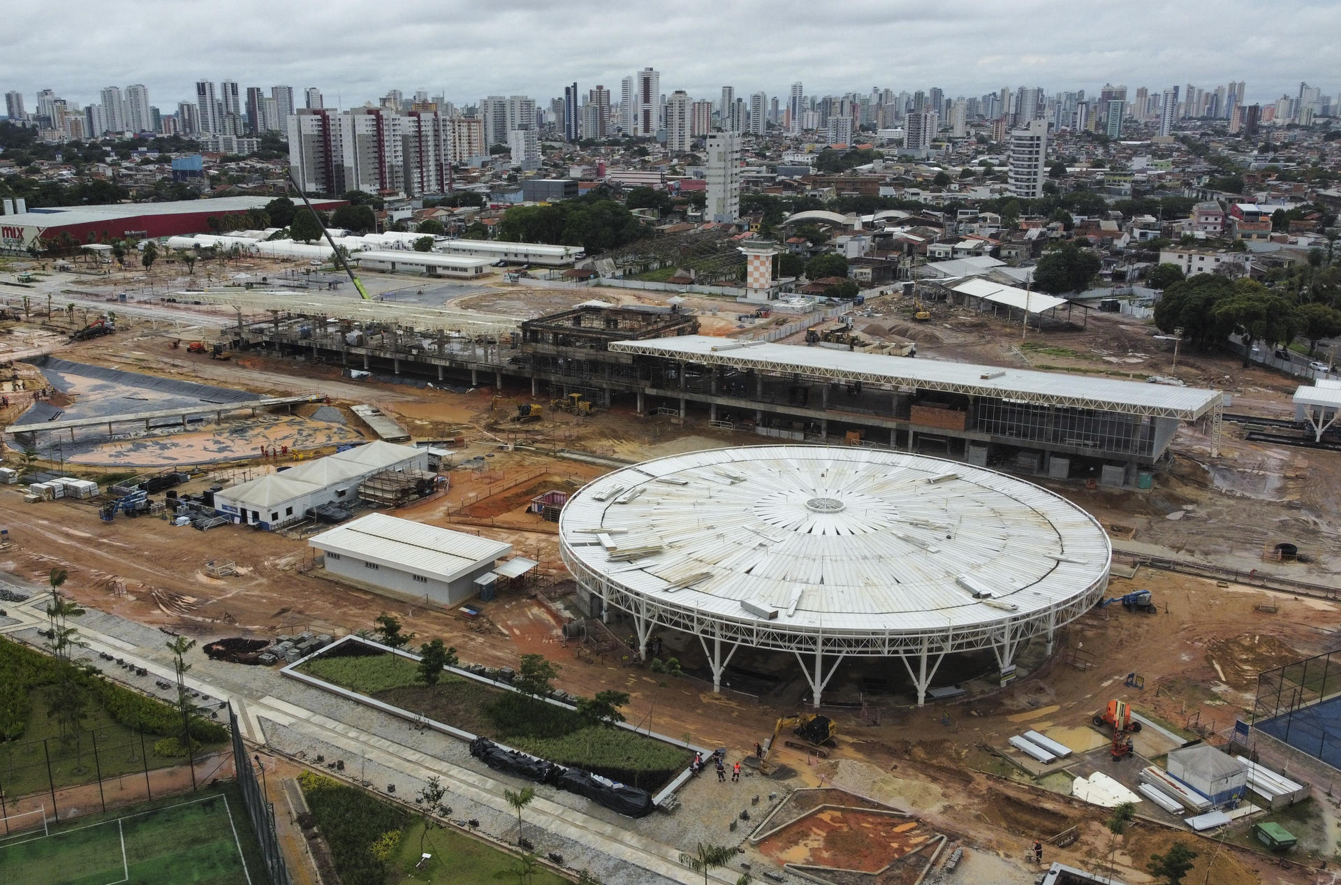 En la imagen de enero pasado, obras en el parque donde se celebrará la Cumbre del Clima (COP30), en Belém en el estado brasileño de Pará (Brasil). EFE/ Marx Vasconcelos
