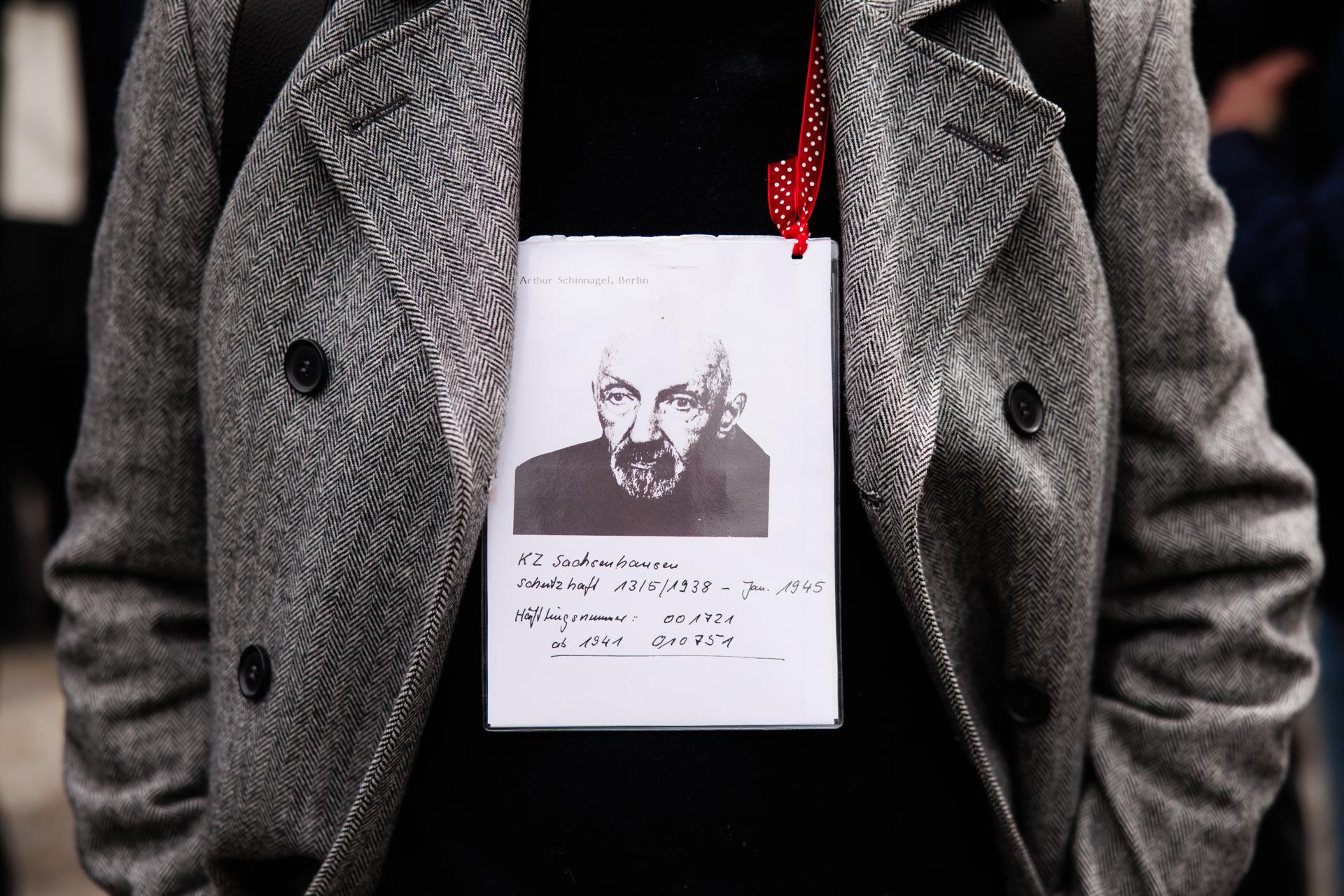 Las autoridades alemanas y supervivientes del Holocausto conmemoraron este domingo el 80 aniversario de la liberación por el Ejército soviético del campo de concentración nazi de Sachsenhausen, al que fueron deportados unos 200 republicanos españoles, entre ellos el que fuera presidente del Gobierno en la Segunda República y líder socialista y sindicalista, Francisco Largo Caballero. EFE/EPA/CLEMENS BILAN