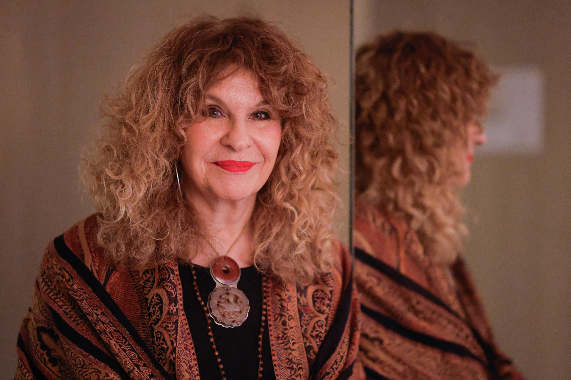 Fotografía del 11 de mayo de 2025 de la escritora nicaragüense Gioconda Belli posando durante una entrevista con EFE en Buenos Aires (Argentina). EFE/ Juan Ignacio Roncoroni