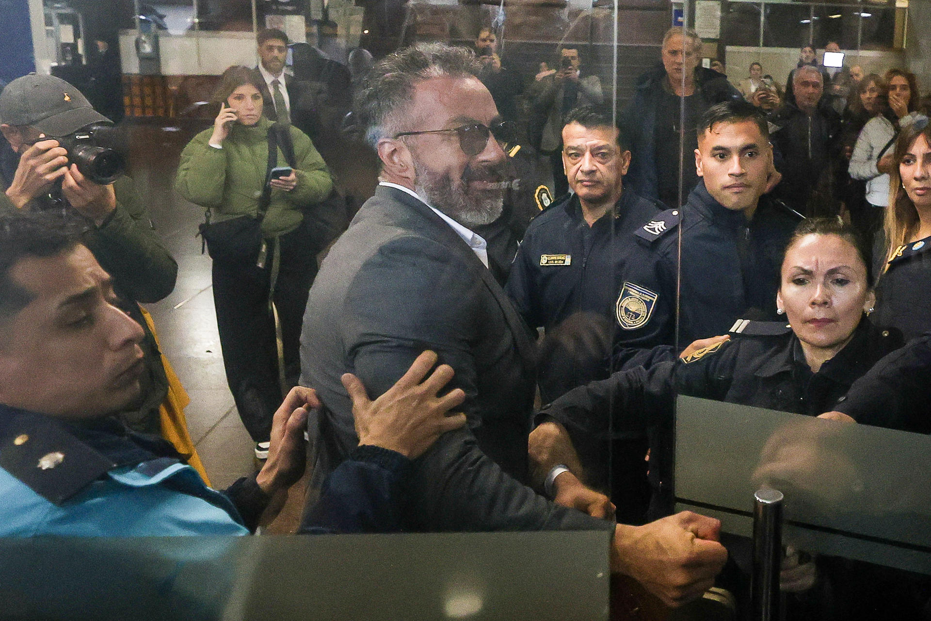 El médico Leopoldo Luque (c) asiste al juicio por la muerte de Diego Armando Maradona este martes en Buenos Aires (Argentina). EFE/ Juan Ignacio Roncoroni