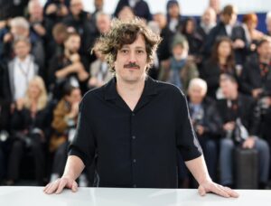 El director Simon Mesa Soto asiste al photocall de 'Un Poeta (A Poet)' durante el 78º Festival de Cine de Cannes, en Cannes, Francia, el 20 de mayo de 2025. El festival de cine se celebra del 13 al 24 de mayo de 2025. (Cine, Francia) EFE/EPA/HORCAJUELO GUILLAUME
```