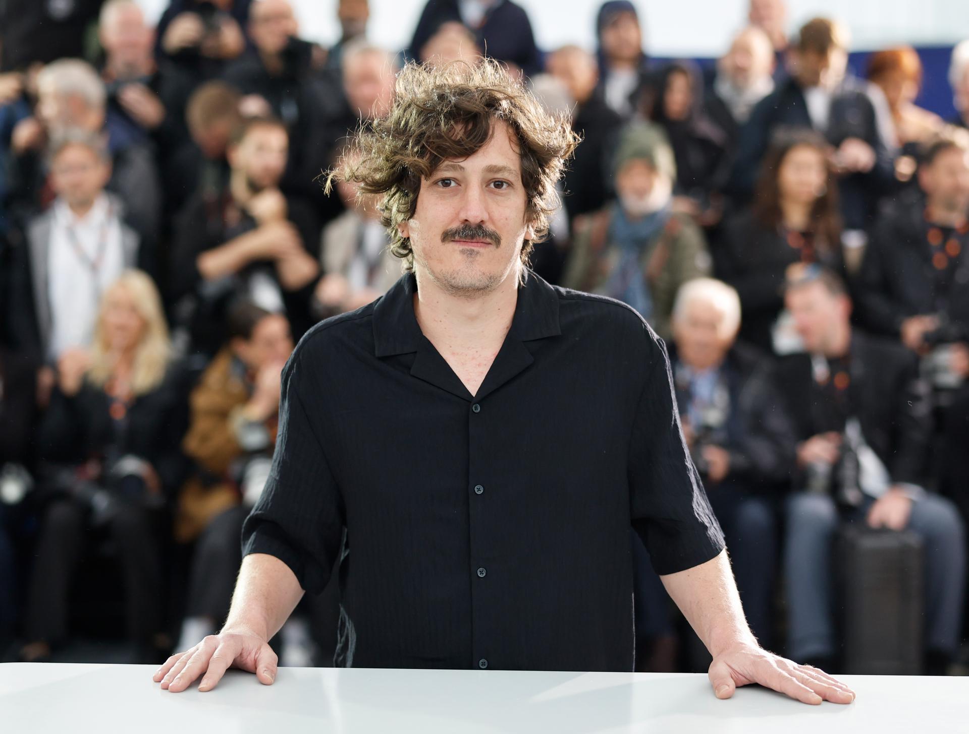 El director Simon Mesa Soto asiste al photocall de 'Un Poeta (A Poet)' durante el 78º Festival de Cine de Cannes, en Cannes, Francia, el 20 de mayo de 2025. El festival de cine se celebra del 13 al 24 de mayo de 2025. (Cine, Francia) EFE/EPA/HORCAJUELO GUILLAUME
```