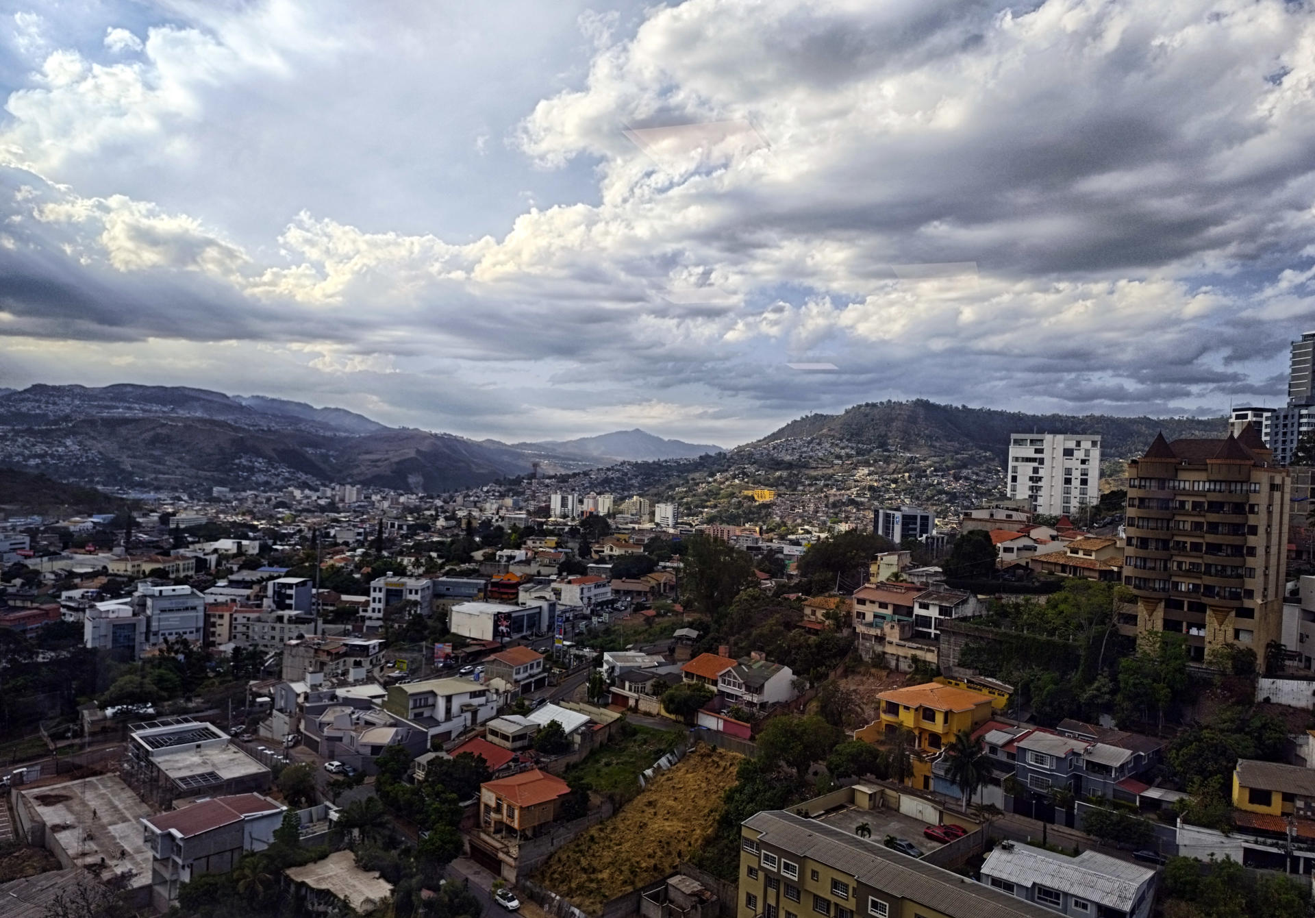 Fotografía del 28 de mayo de 2025 que muestra la ciudad de Tegucigalpa (Honduras). EFE/ Gustavo Amador