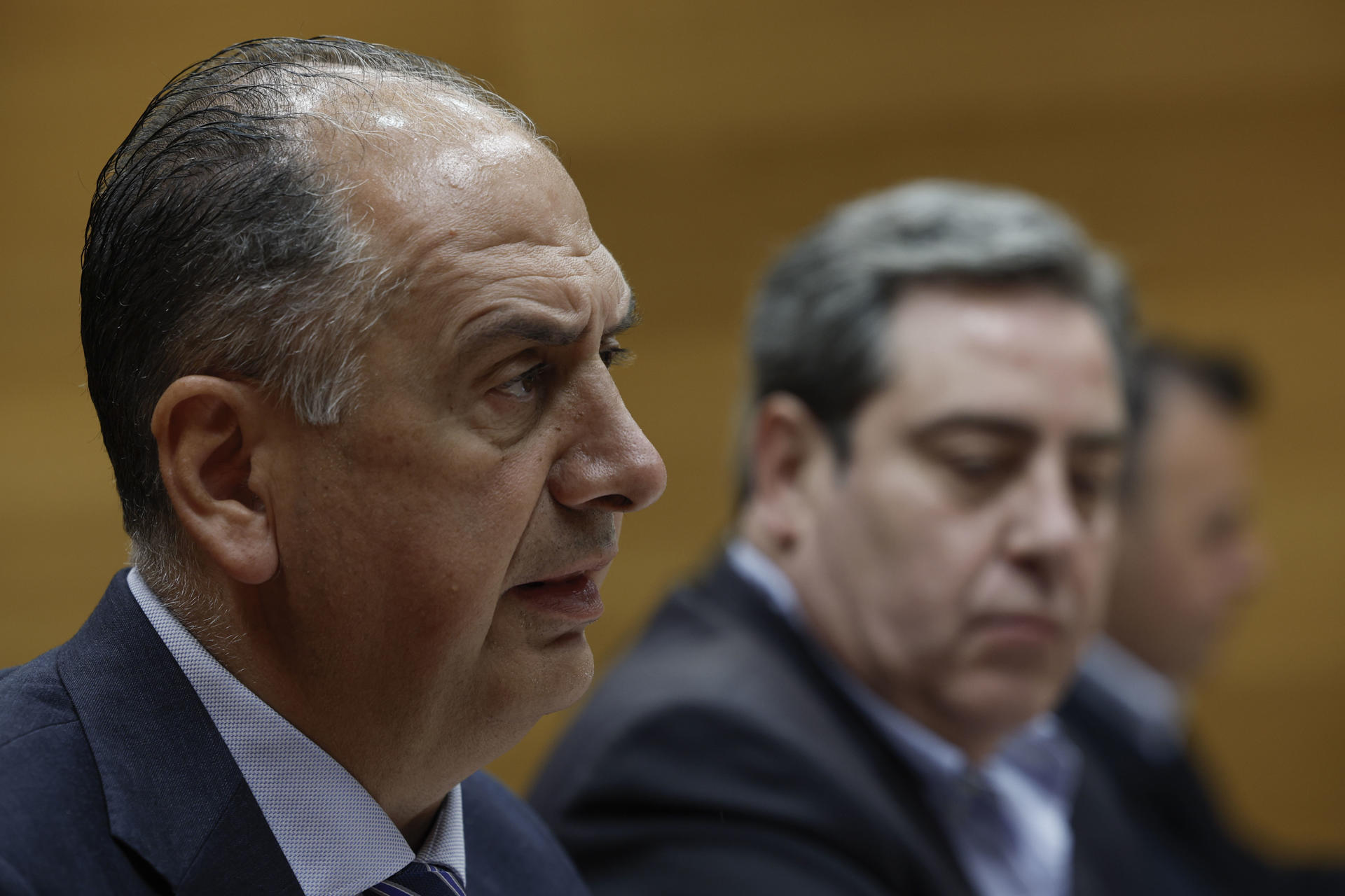 El conseller de Emergencias e Interior, Juan Carlos Valderrama, comparece ante la Comisión de Justicia, Gobernación y Administración Local de Les Corts Valencianes para informar de las decisiones adoptadas tras la dana del pasado 29 de octubre, a petición del PSPV-PSOE, Compromís y Vox. EFE/Biel Aliño