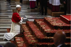 El papa León XIV durante la visita para tomar posesión de la Basílica de San Pablo Extramuros, en Roma, Italia, 20 de mayo de 2025. (Papa, Italia, Roma) EFE/EPA/ANGELO CARCONI