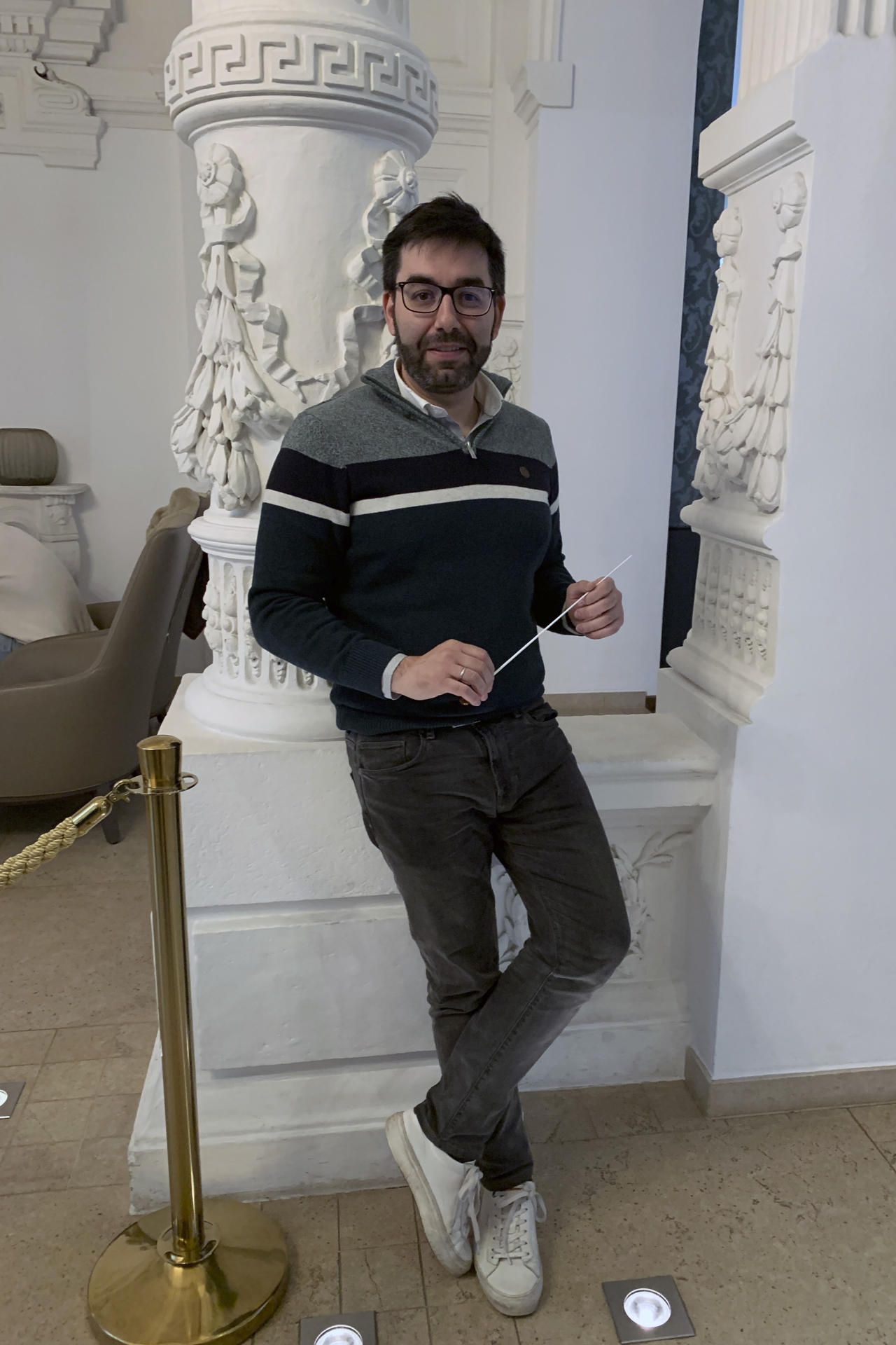 El director de la Orquesta Juvenil Sinfónica de Valladolid, Ernesto Rodríguez-Monsalve, durante su visita a Viena, donde estrenará dos obras del compositor italiano Antonio Salieri (1750-1825) con motivo del bicentenario de su muerte. EFE/ Olatz Castrillo