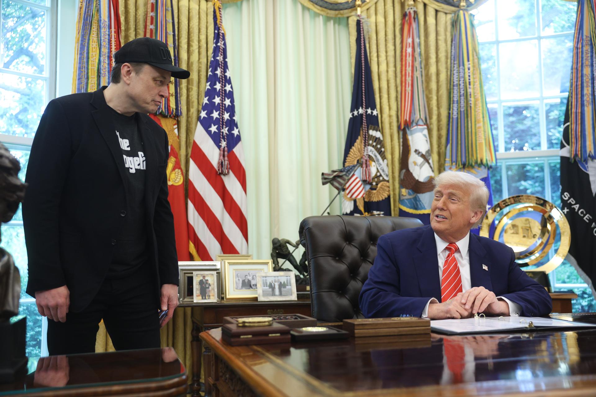 El magnate Elon Musk junto al presidente de Estados Unidos, Donald Trump. EFE/Francis Chung