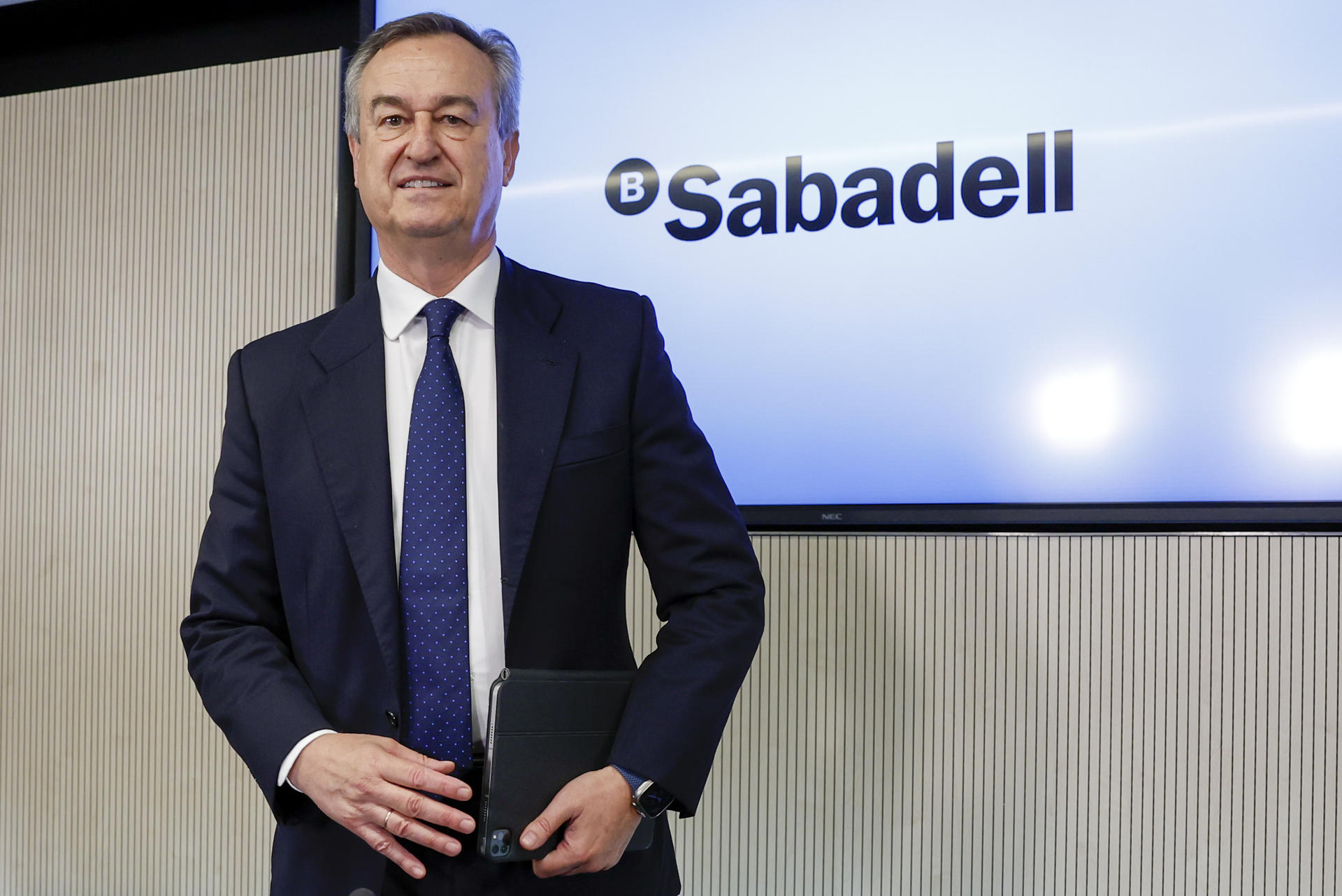 MADRID, 08/05/2025.- El consejero delegado del Banco Sabadell, César González Bueno, interviene en la presentación de los resultado del primer trimestre del 2025 de la entidad, este jueves. EFE/ JJ Guillén