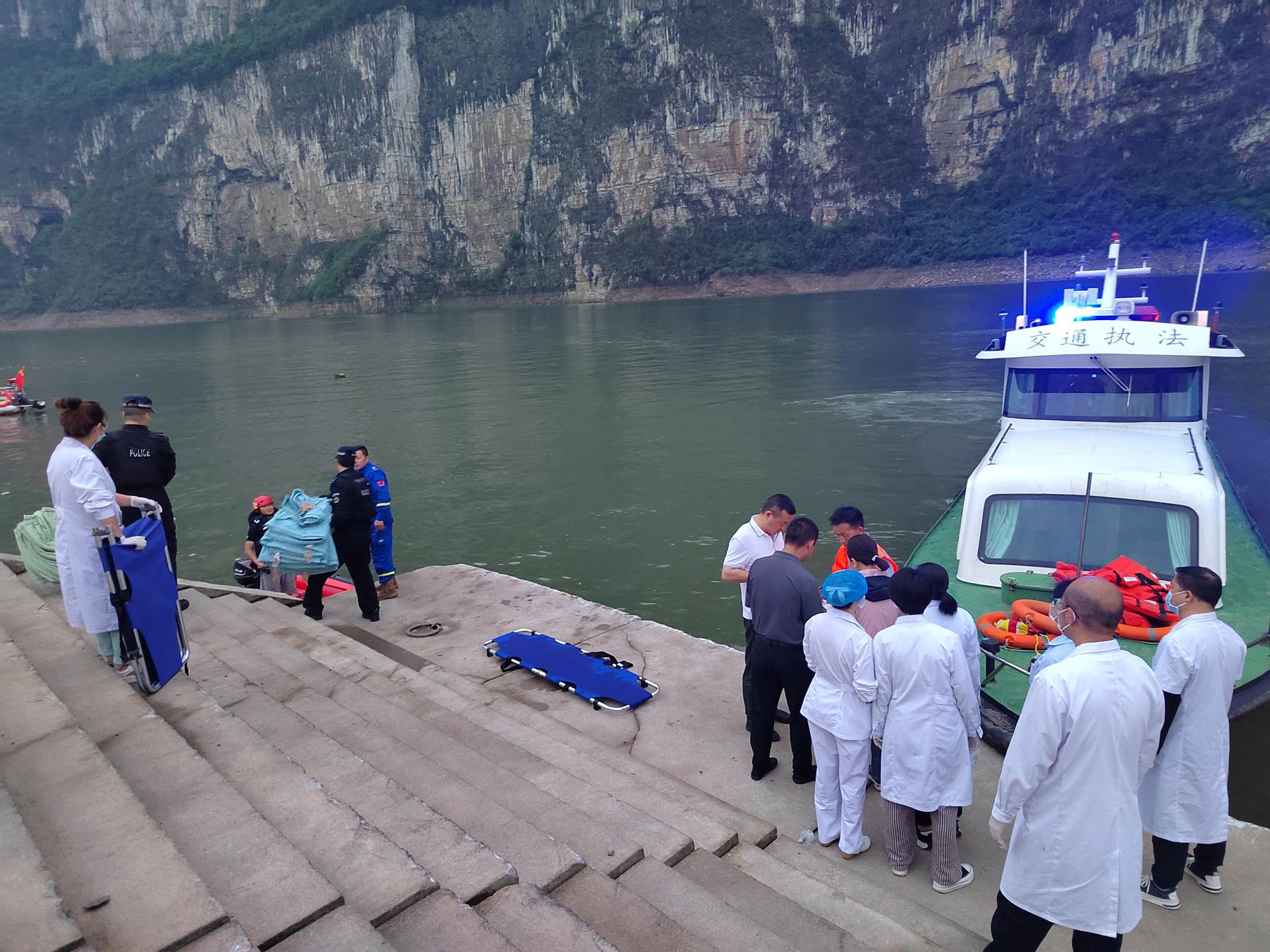 Equipos de rescate en el lugar donde naufragaron varias embarcaciones en el suroeste de China, el 4 de mayo de 2025 (emitido el 05 de mayo de 2025). EFE/EPA/XINHUA CHINA OUT / UK AND IRELAND OUT / USO EDITORIAL OBLIGATORIO