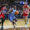 El base estadounidense de Morabanc Andorra, Jerrick Harding (c), con el balón ante la defensa del base nigeriano de Basquet Girona, Ike Iroegbu, durante el partido correspondiente a la trigésimo primera jornada de la Liga Endesa disputado este sábado en el Polideportivo Toni Martí. EFE / Fernando Galindo.