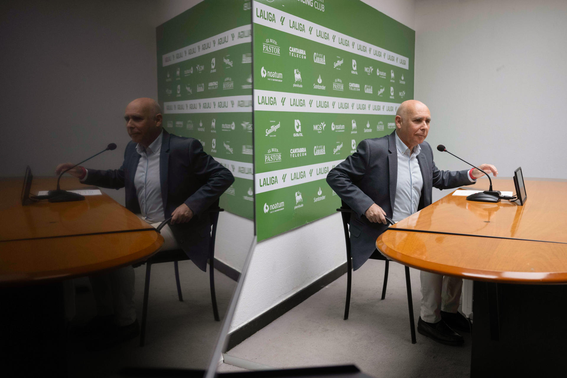 El presidente del Racing de Santander, Manuel Higuera, durante una rueda de prensa este martes. EFE/Pedro Puente Hoyos

