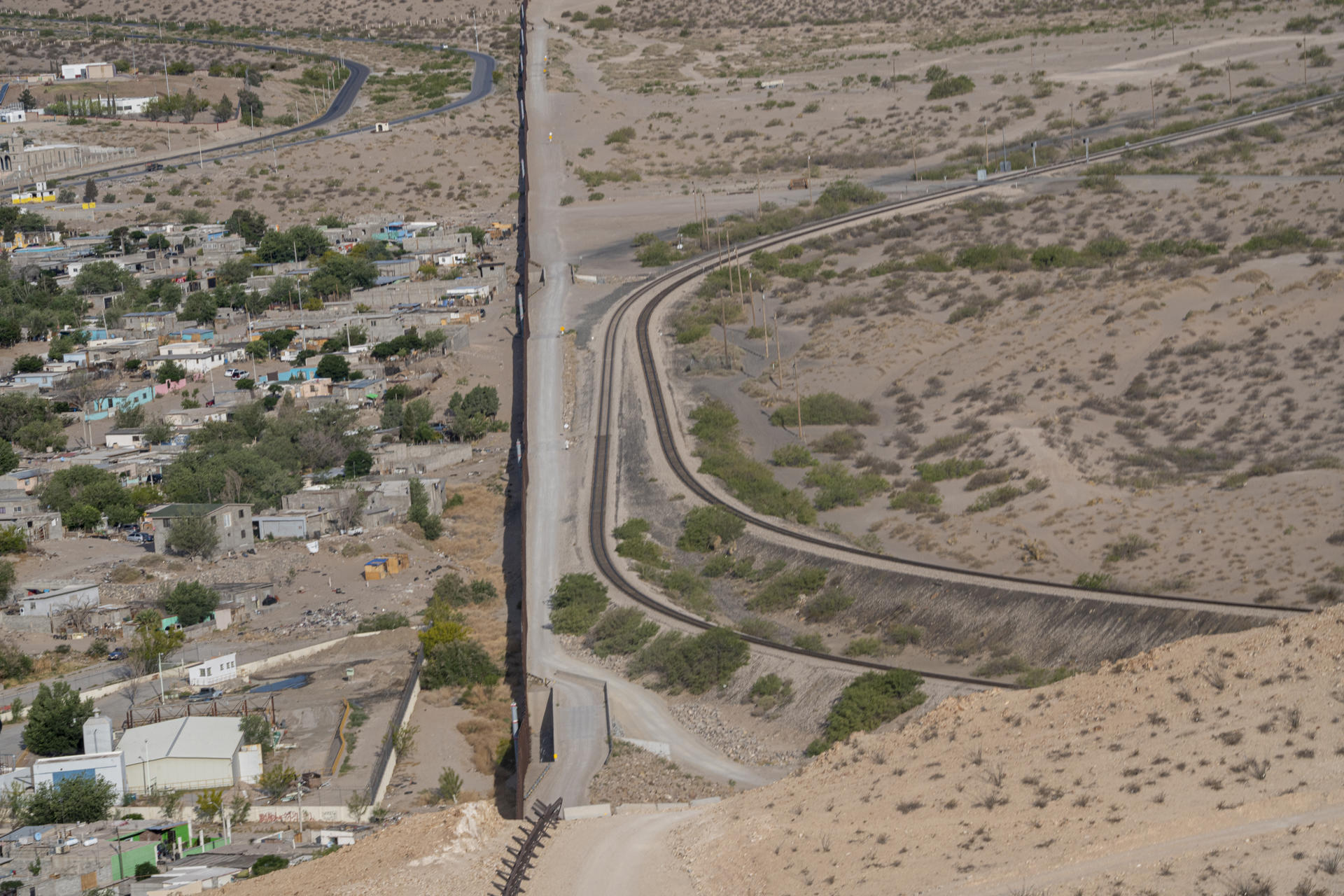 Fotografía del muro que divide el suroeste de EE.UU. con México, El Paso, Texas (EE.UU.). EFE/Ángel Colmenares