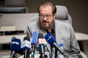 El candidato opositor venezolano Julio César Pineda habla en una rueda de prensa este jueves, en Caracas (Venezuela). EFE/ Miguel Gutierrez