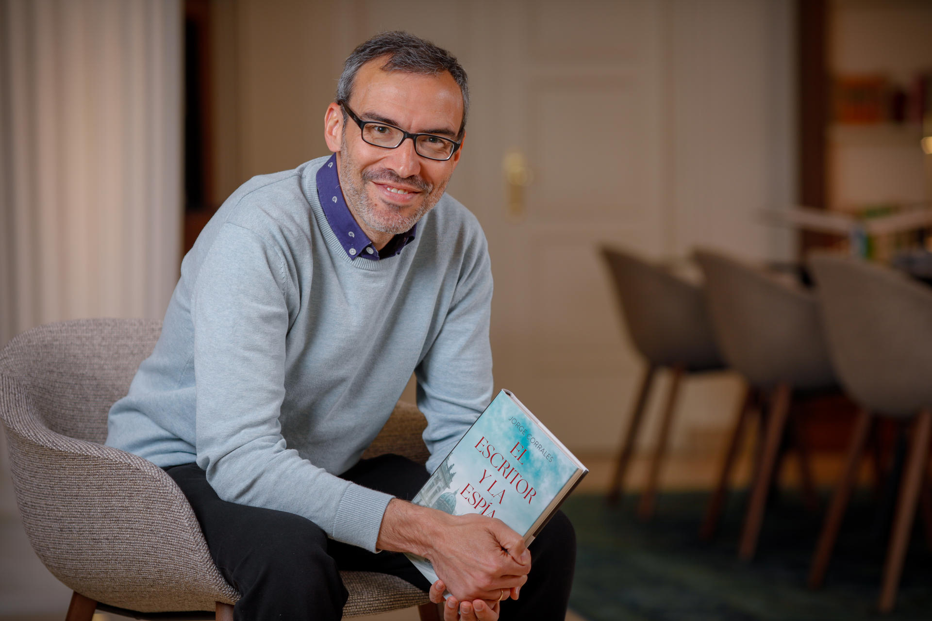 Basada en una historia real, la nueva novela de Jorge Corrales, 'El escritor y la Espía' (Planeta), resuelve el enigma que hay detrás de un grupo de escritores pertenecientes a la Stasi, la policía secreta de la República Democrática Alemana (RDA). EFE/Javier Ocaña