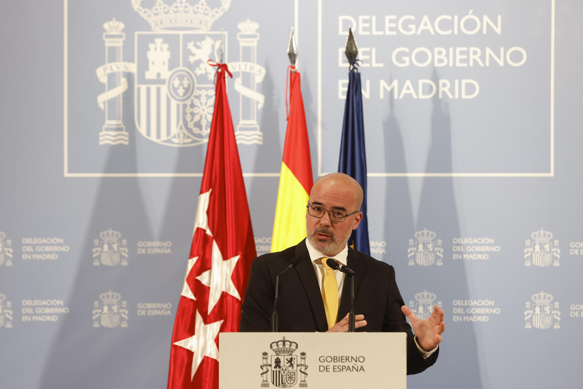 El delegado del Gobierno en la Comunidad de Madrid, Francisco Martín, hace balance de los datos de criminalidad correspondientes al periodo de enero a marzo de 2025 en la región, este viernes en Madrid. EFE/ Blanca Míllez