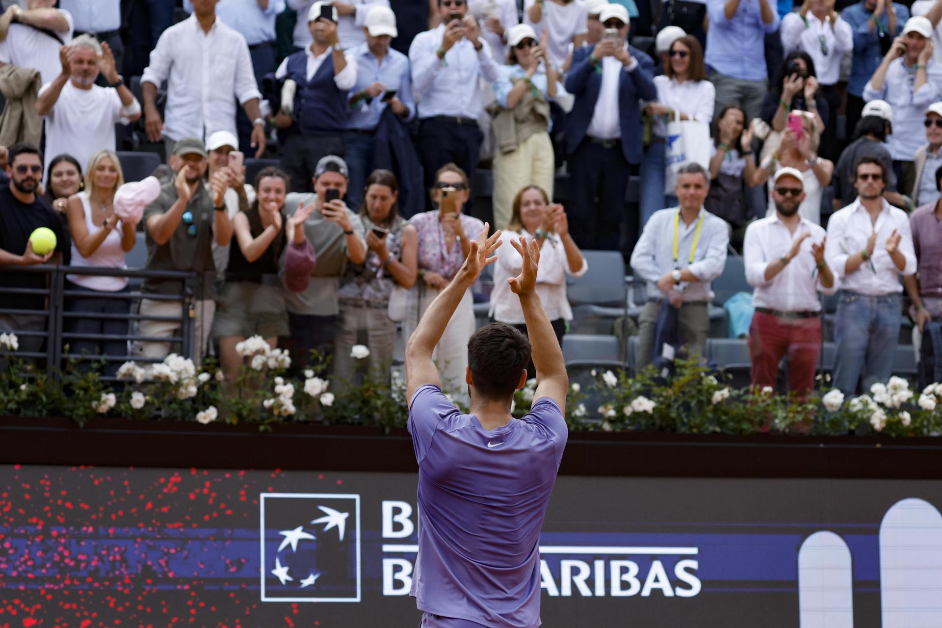 El español Carlos Alcaraz, número 3 del mundo, en su partido de curtos en Roma. EFE/EPA/FABIO FRUSTACI