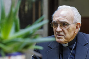 ZARAGOZA, 17/05/2025.- El aragonés que fue antecesor del Papa como obispo en Perú, Jesús Moliné, en una entrevista a la agencia EFE. EFE/Javier Cebollada