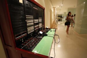 Imagen de archivo de una antigua centralita telefónica. EFE/R. García