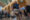 Una persona con un perro posa en la estación Grand Central en Manhattan este sábado, en Nueva York (Estados Unidos). EFE/ Ángel Colmenares

