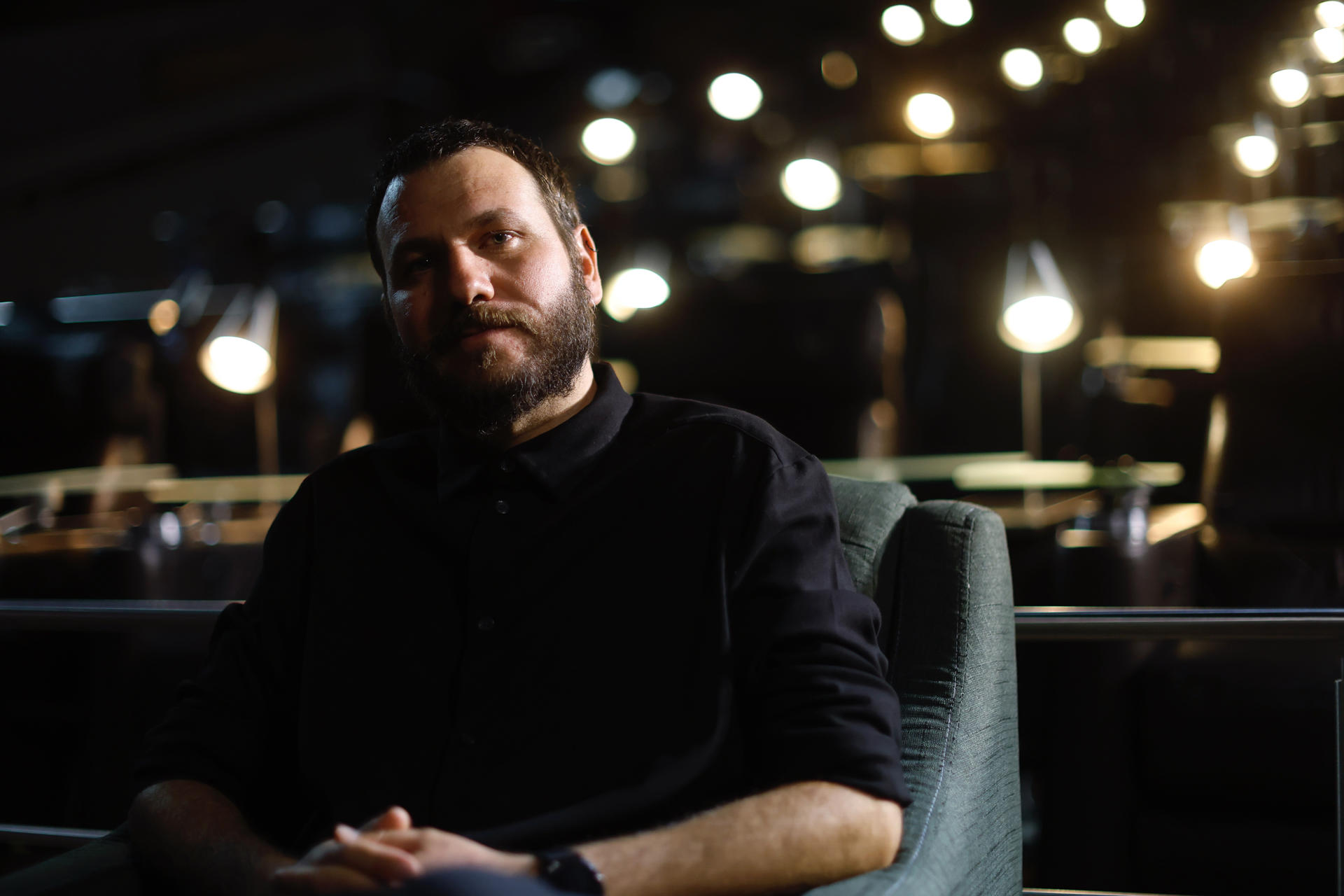 El cineasta mexicano, Edgar Nito, posa durante una entrevista con EFE este miércoles, en Ciudad de México (México). EFE/ Sáshenka Gutiérrez