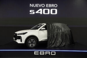 Imagen del nuevo Ebro s400 presentado en España en la 43 edición del salón Automobile Barcelona. EFE/Enric Fontcuberta