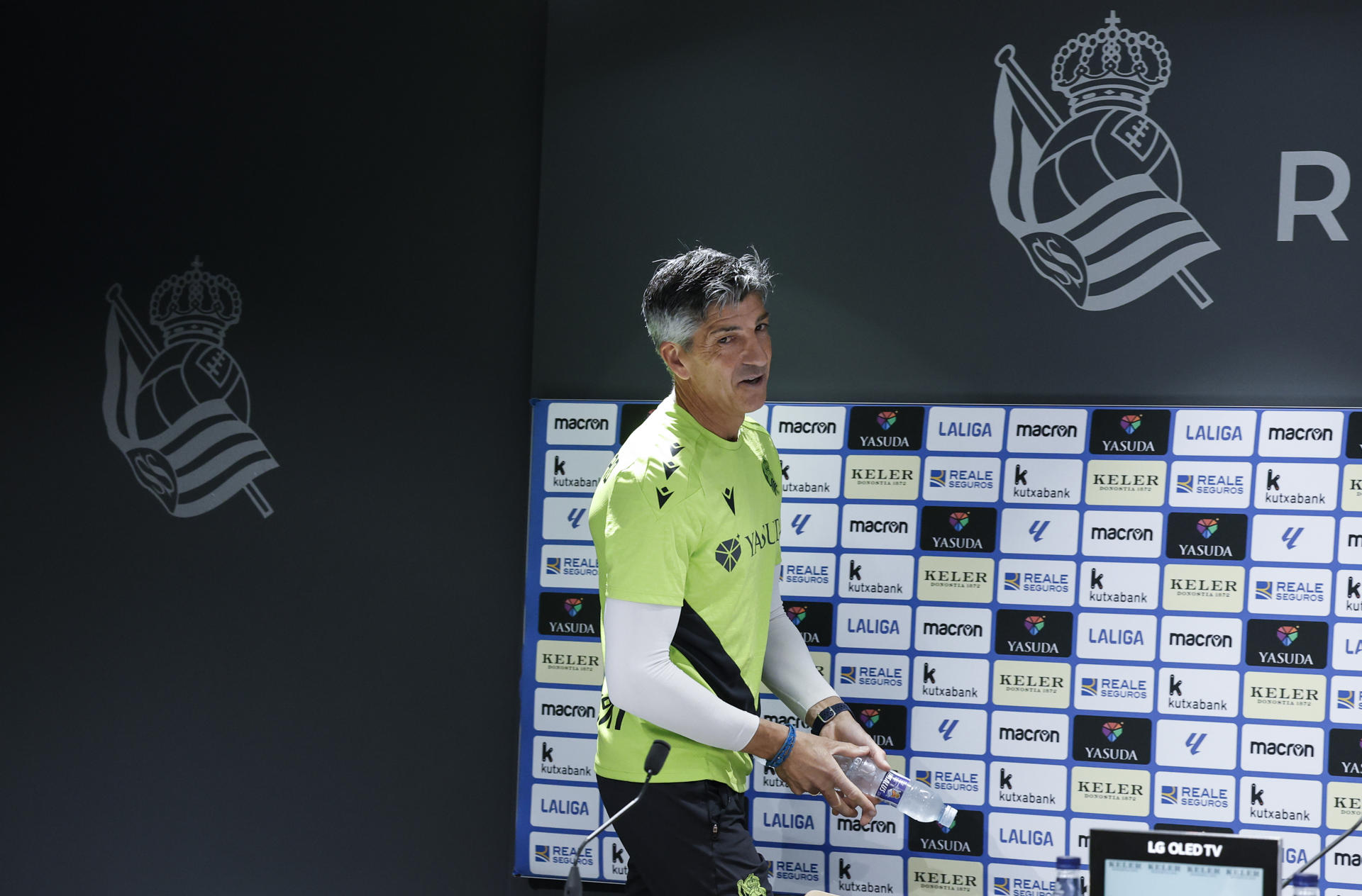 El entrenador de la Real Sociedad, Imanol Alguacil, ofrece una rueda de prensa antes del derbi vasco contra el Athletic. EFE/Juan Herrero
