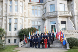 Imagen de archivo de una foto de familia de la anterior Conferencia de Presidentes de Santander.. EFE/Javier Etxezarreta