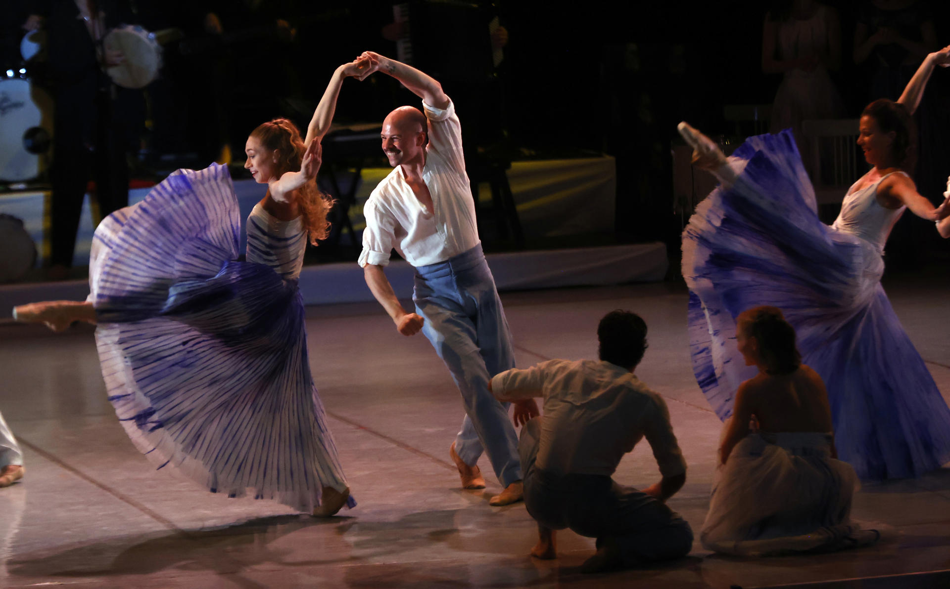 Bailarines del Ballet de Montecarlo fueron captados este viernes, 16 de mayo, durante el estreno de la obra Core Meu (Mi Corazón), en la sala Avellaneda del Teatro Nacional de La Habana (Cuba). EFE/Ernesto Mastrascusa