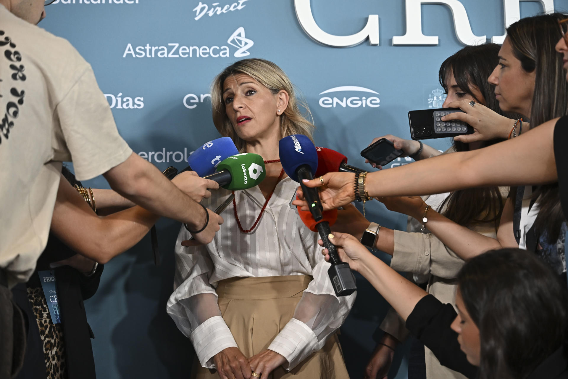 La vicepresidenta segunda y ministra de Trabajo, Yolanda Díaz, atiende a los medios este jueves en Madrid. EFE/ Fernando Villar