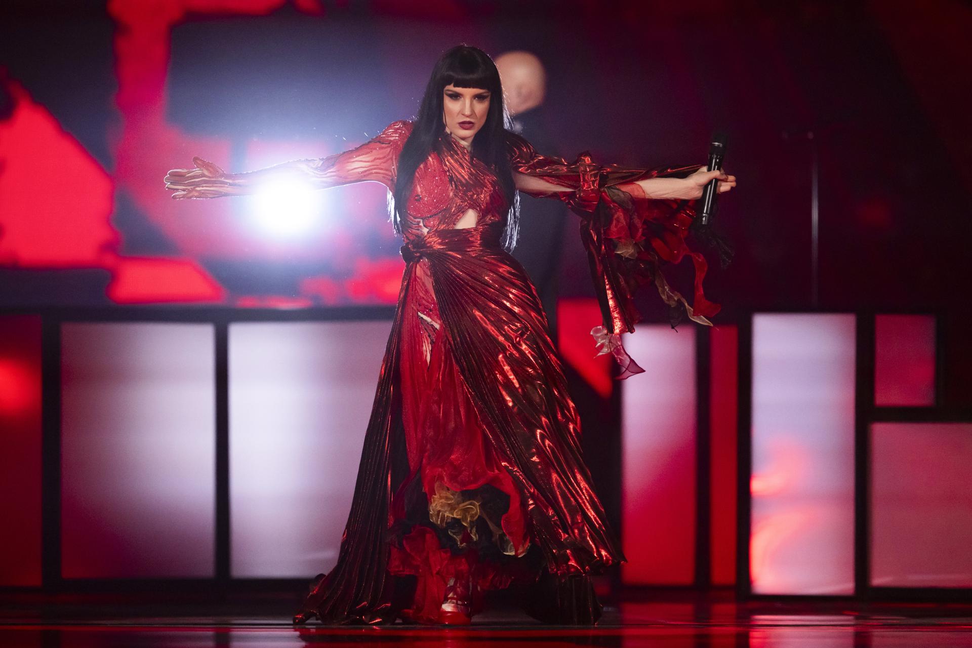 La canción de electrónica étnica 'Zjerm', de los albananes Shkodra Elektronike, cerrará mañana sábado el festival de Eurovisión 2025. EFE/EPA/GEORGIOS KEFALAS