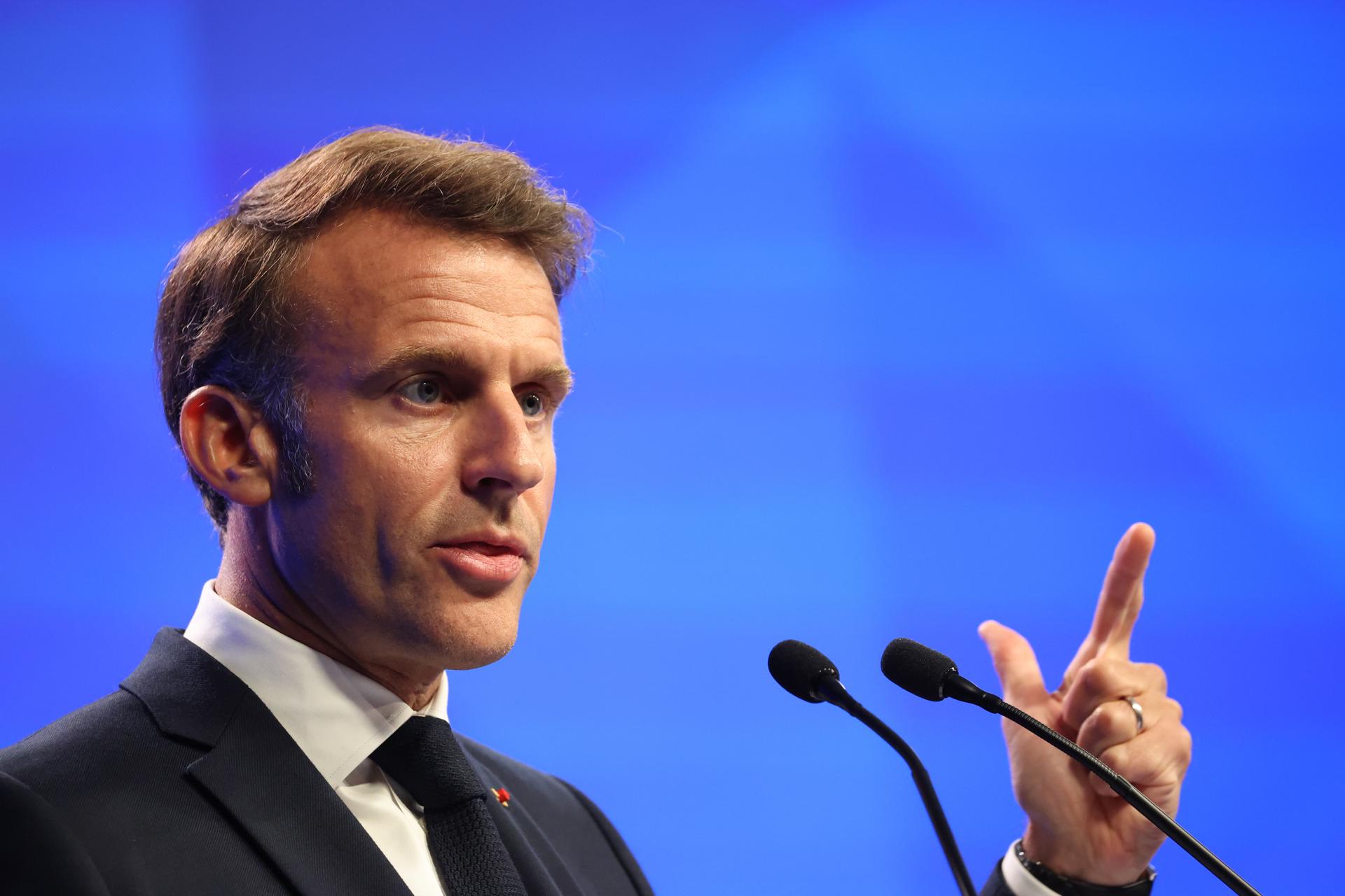 Singapur, 30 may (EFE).- El presidente de Francia, Emmanuel Macron, urgió este viernes a crear una alianza entre Europa y Asia para no ser "víctimas colaterales" de las "decisiones de las superpotencias", durante su discurso de apertura del Diálogo Shangri-La, el foro de seguridad más importante de Asia. EFE/EPA/HOW HWEE YOUNG