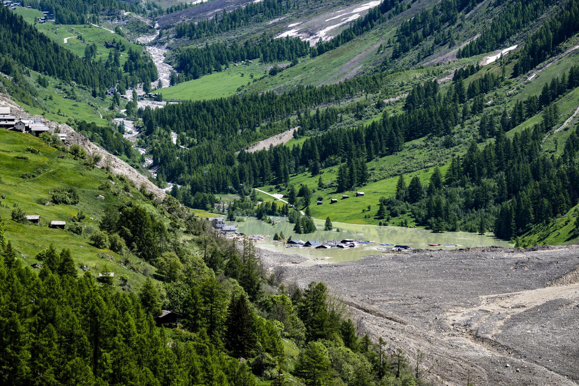 Viviendas inundadas, Blatten, Suiza. EFE/EPA/JEAN-CHRISTOPHE BOTT