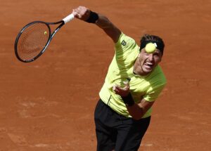 El alemán Alexander Zverev, número 3 del mundo, en sun partido ante el italiano Flavio Cobolli en Roland Garros. EFE/EPA/YOAN VALAT