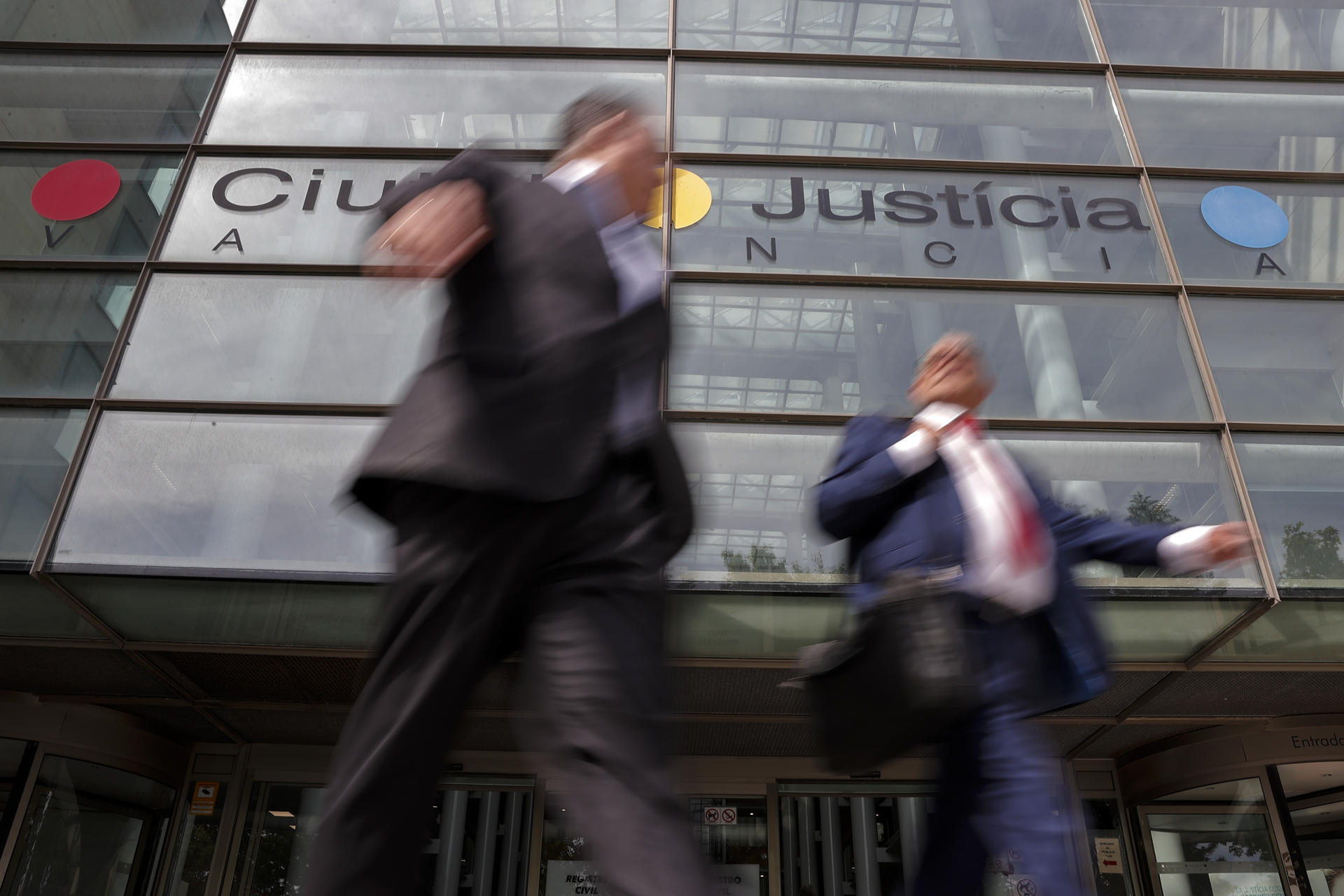 Imagen de archivo de la fachada de la Ciudad de la Justicia, en València. EFE/Manuel Bruque
