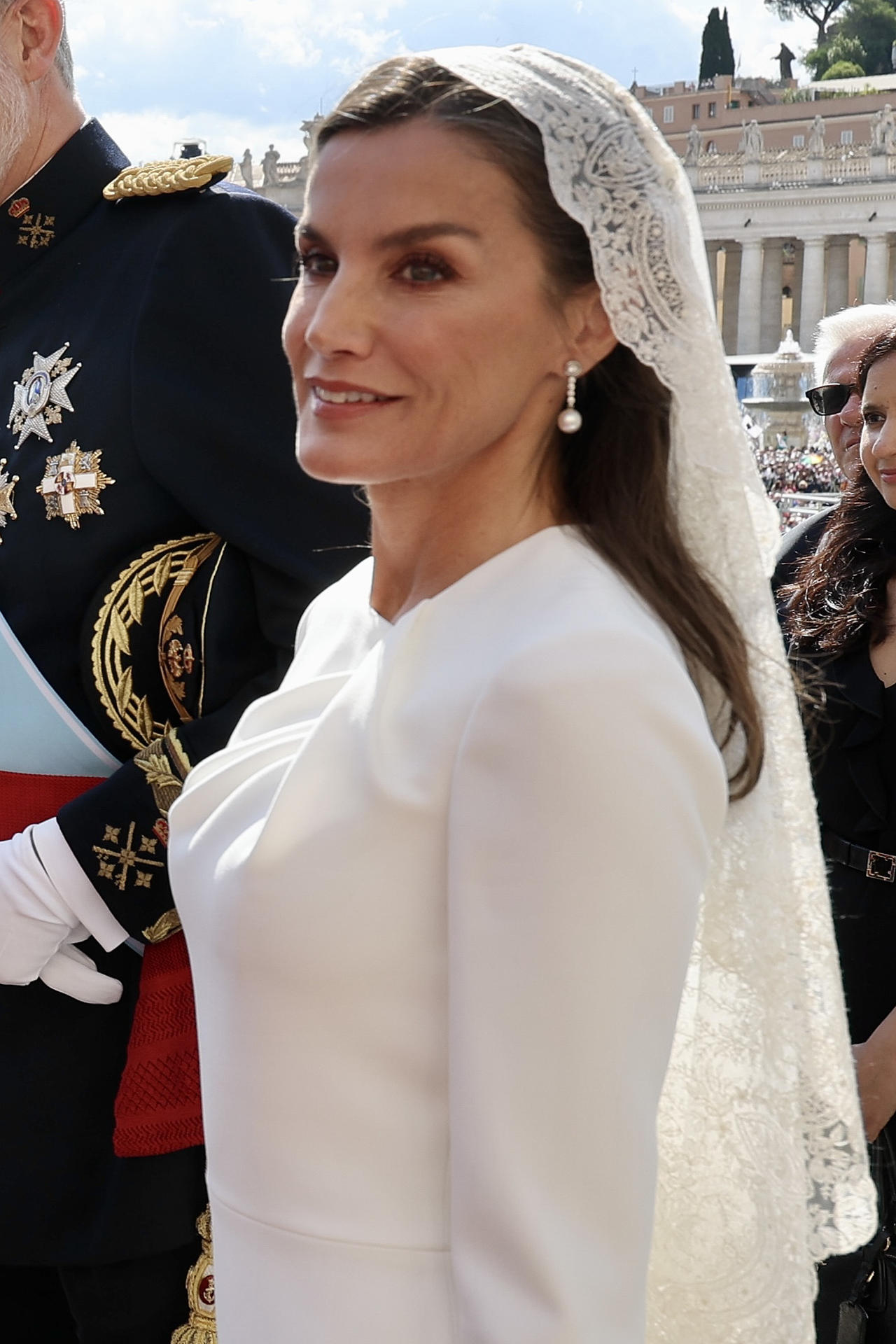 La reina Letizia, a su llegada a la misa del inicio del pontificado del papa León XIV este domingo en la plaza de San Pedro en el Vaticano. EFE/Casa Real/Francisco Gómez -SOLO USO EDITORIAL/SOLO DISPONIBLE PARA ILUSTRAR LA NOTICIA QUE ACOMPAÑA (CRÉDITO OBLIGATORIO)-
La reina Letizia, a su llegada a la misa del inicio del pontificado del papa León XIV este domingo en la plaza de San Pedro en el Vaticano. EF/Casa Real/Francisco Gómez -SOLO USO EDITORIAL/SOLO DISPONIBLE PARA ILUSTRAR LA NOTICIA QUE ACOMPAÑA (CRÉDITO OBLIGATORIO)-