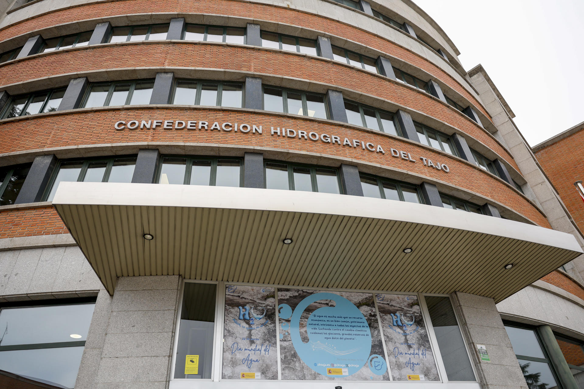 Vista de la fachada de la sede de la Confederación Hidrográfica del Tajo (CHT), en Madrid. EFE/Mariscal