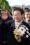 Lee Jae-myung, candidato presidencial del Partido Demócrata liberal, saluda con un ramo de flores entregado por un simpatizante durante su visita al embalse de Uirimji en Jecheon, Corea del Sur, el 7 de mayo de 2025, mientras recorre el país en campaña electoral de cara a las elecciones presidenciales del 3 de junio. EFE/EPA/YONHAP SOUTH KOREA OUT
