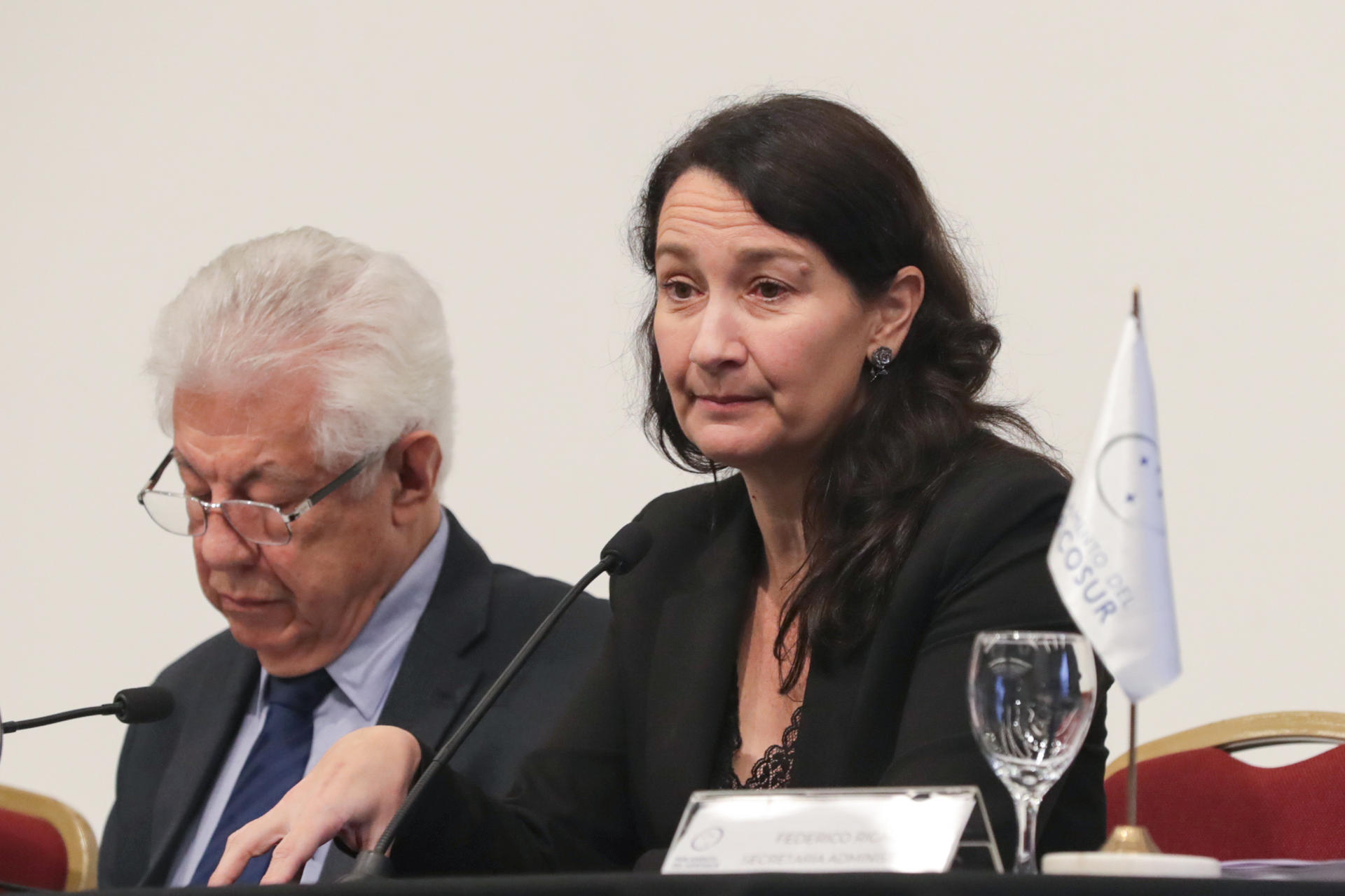 La vicecanciller uruguaya, Valeria Csukasi, habla durante la II Sesión Especial del Parlamento del Mercosur (Parlasur) este lunes, en Montevideo (Uruguay). EFE/ Alejandro Prieto