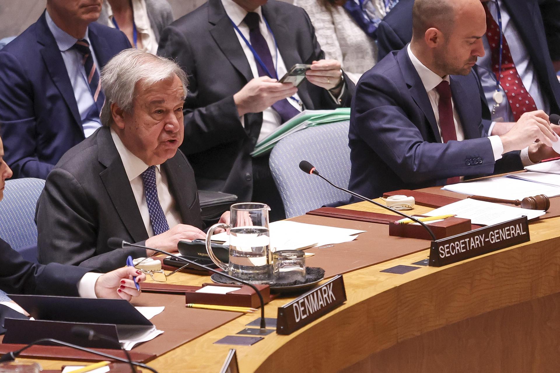 El Secretario General de las Naciones Unidas, Antonio Guterres (c), habla durante una reunión del Consejo de Seguridad, en una fotografía de archivo. EFE/SARAH YENESEL
