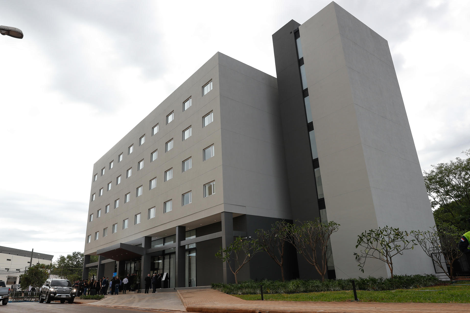 Fachada del 'Río Hotel by Bourdon', ubicado en Luque (Paraguay). EFE/ Juan Pablo Pino