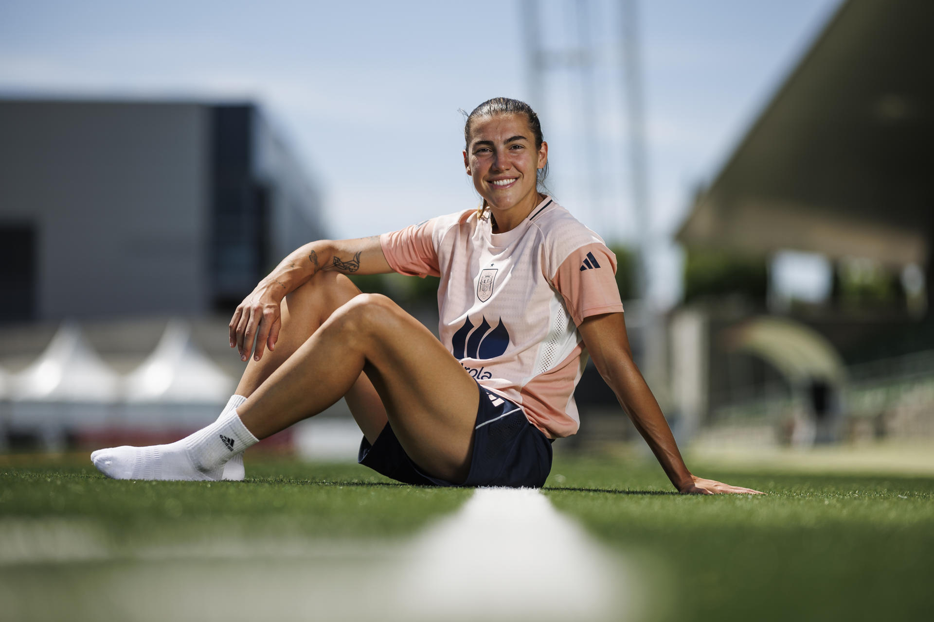 La jugadora de la selección femenina de fútbol Patri Guijarro durante la entrevista con EFE en la concentración del equipo nacional para preparar los próximos encuentros ante Bélgica e Inglaterra, en la Ciudad Deportiva de Las Rozas. EFE/ Rodrigo Jiménez