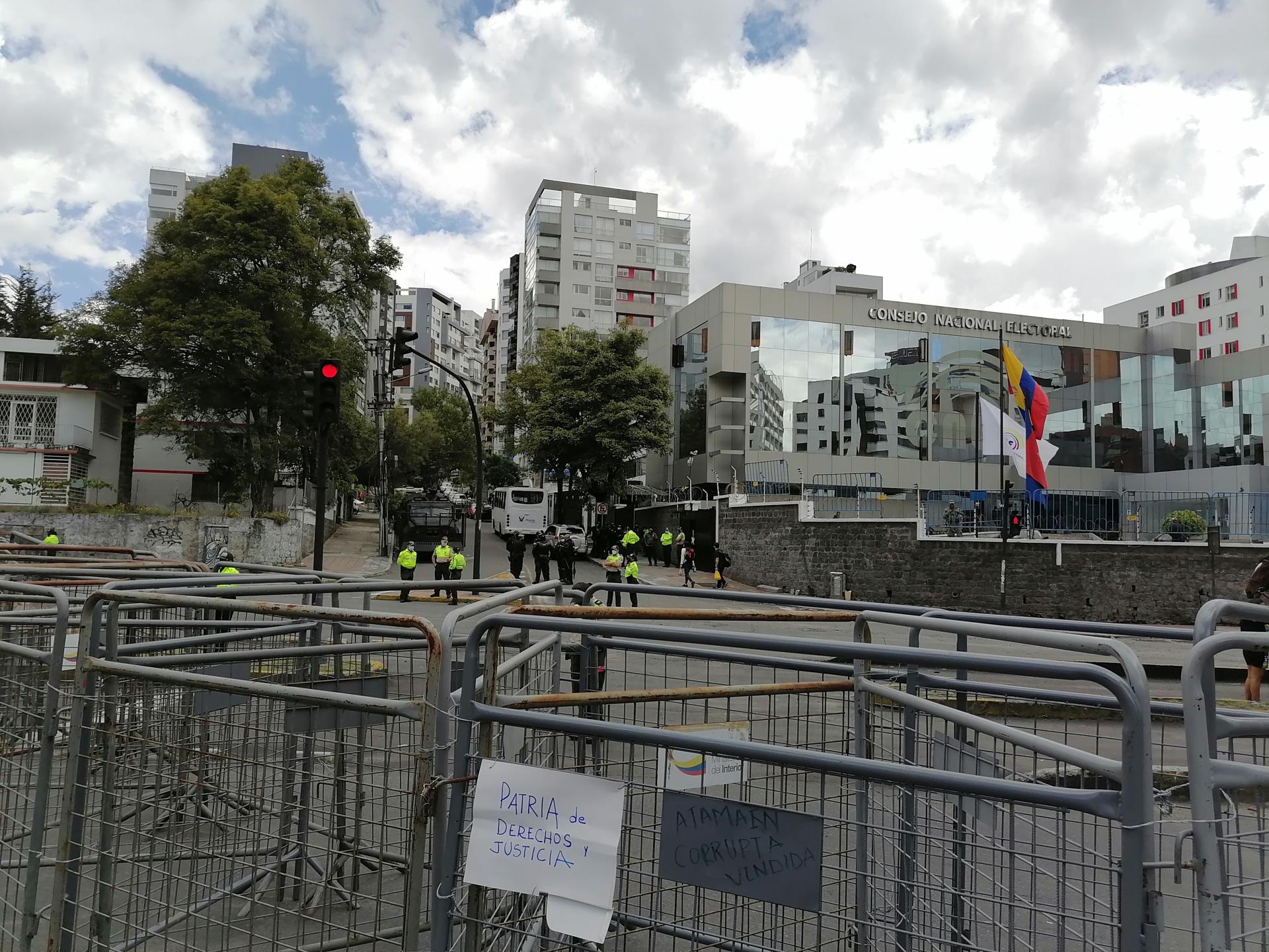 Fotografía de archivo de una vista general de la sede prinicipal del Consejo Nacional Electoral (CNE) de Ecuador, en Quito. EFE/Elías Levy