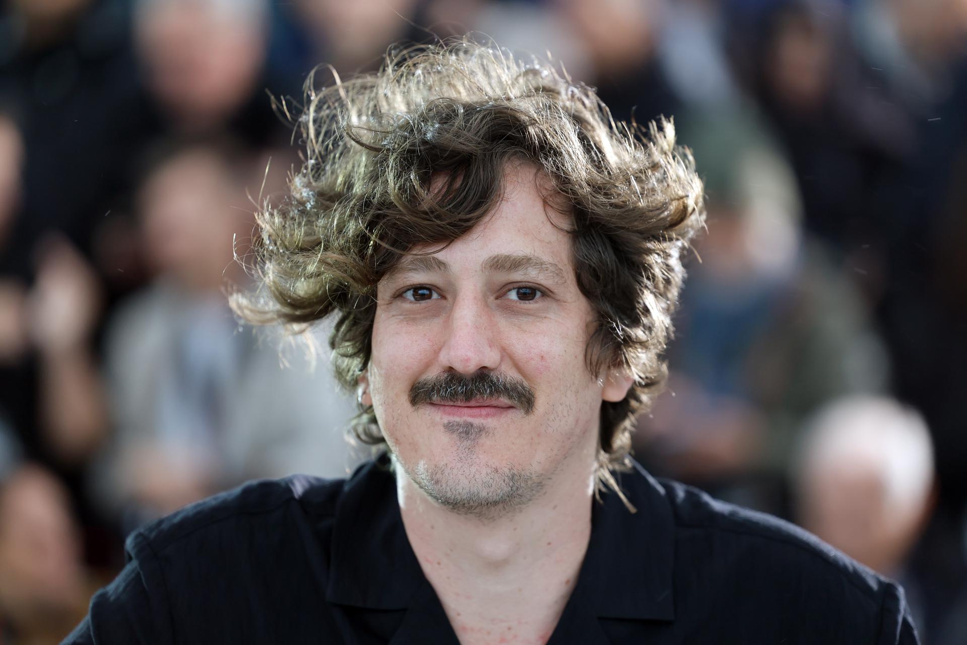 El director Simon Mesa Soto asiste al photocall de 'Un Poeta' durante el 78º Festival de Cine de Cannes, en Cannes, Francia, 20 de mayo de 2025. El festival de cine se celebra del 13 al 24 de mayo de 2025. (Cine, Francia) EFE/EPA/HORCAJUELO
GUILLAUME