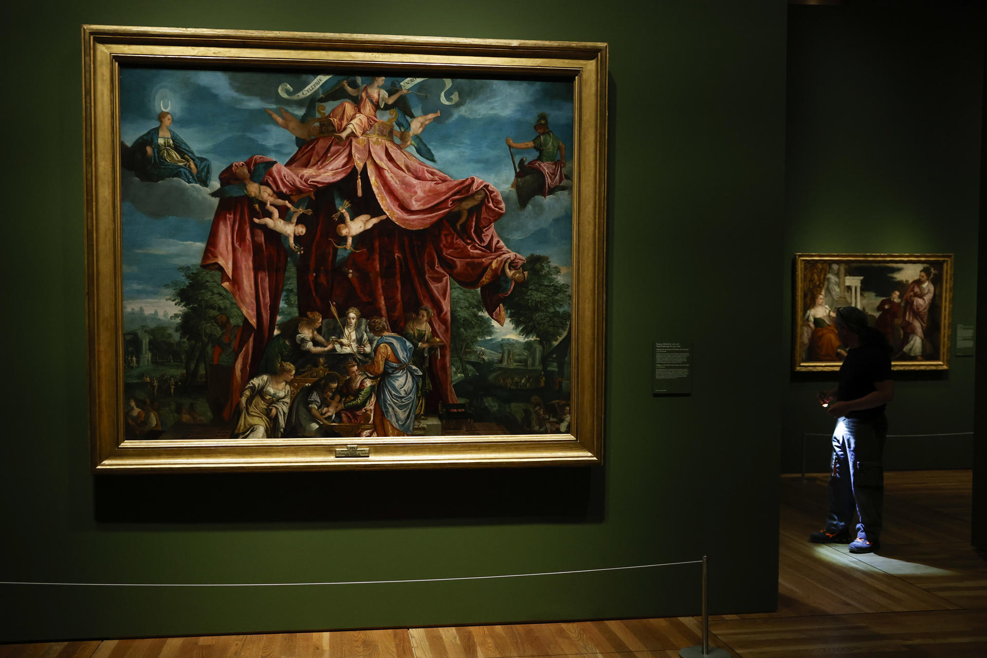 La obra 'Alegoria del nacimiento del infante don Fernando' (Parrasio Micheli - Paolo Fiammingo), este lunes en el Museo del Prado. El Museo Nacional del Prado presenta Paolo Veronese (1528-1588), la primera gran exposición monográfica en España del artista italiano, que mostrará más de cien obras procedentes de instituciones internacionales. EFE/Chema Moya
