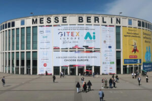 Entrada a la feria de Berlín (Messe Berlin en alemán), donde se celebra por primera vez la feria tecnológica "GITEX Europa". EFE/ Lucas Rubio Albizu