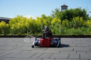 Un robot con patas puede jugar al bádminton de forma autónoma con humanos. Crédito: Yuntao Ma, Laboratorio de Sistemas Robóticos, ETH Zúrich.