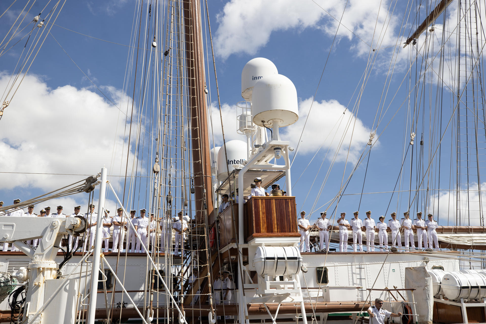 El buque escuela de la Armada española Juan Sebastián de Elcano llega este lunes a Santo Domingo con la heredera de la corona española, la princesa Leonor, a bordo, y permanecerá recalado en la capital dominicana hasta el próximo sábado. EFE/ Orlando Barría
