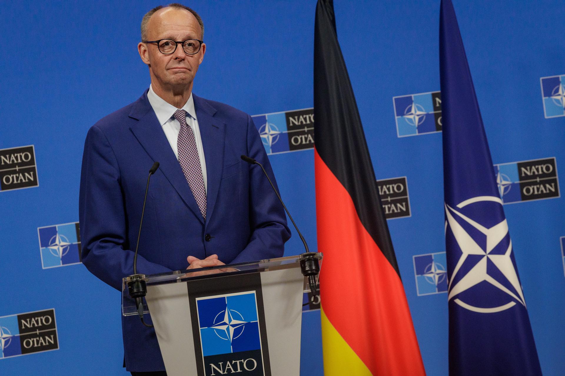 El canciller alemán Friedrich Merz asiste a una conferencia de prensa con el secretario general de la OTAN, Mark Rutte (no se ve) en la sede de la OTAN en Bruselas, Bélgica, 09 de mayo de 2025. (Bélgica, Alemania, Bruselas) EFE/EPA/OLIVIER MATTHYS
```