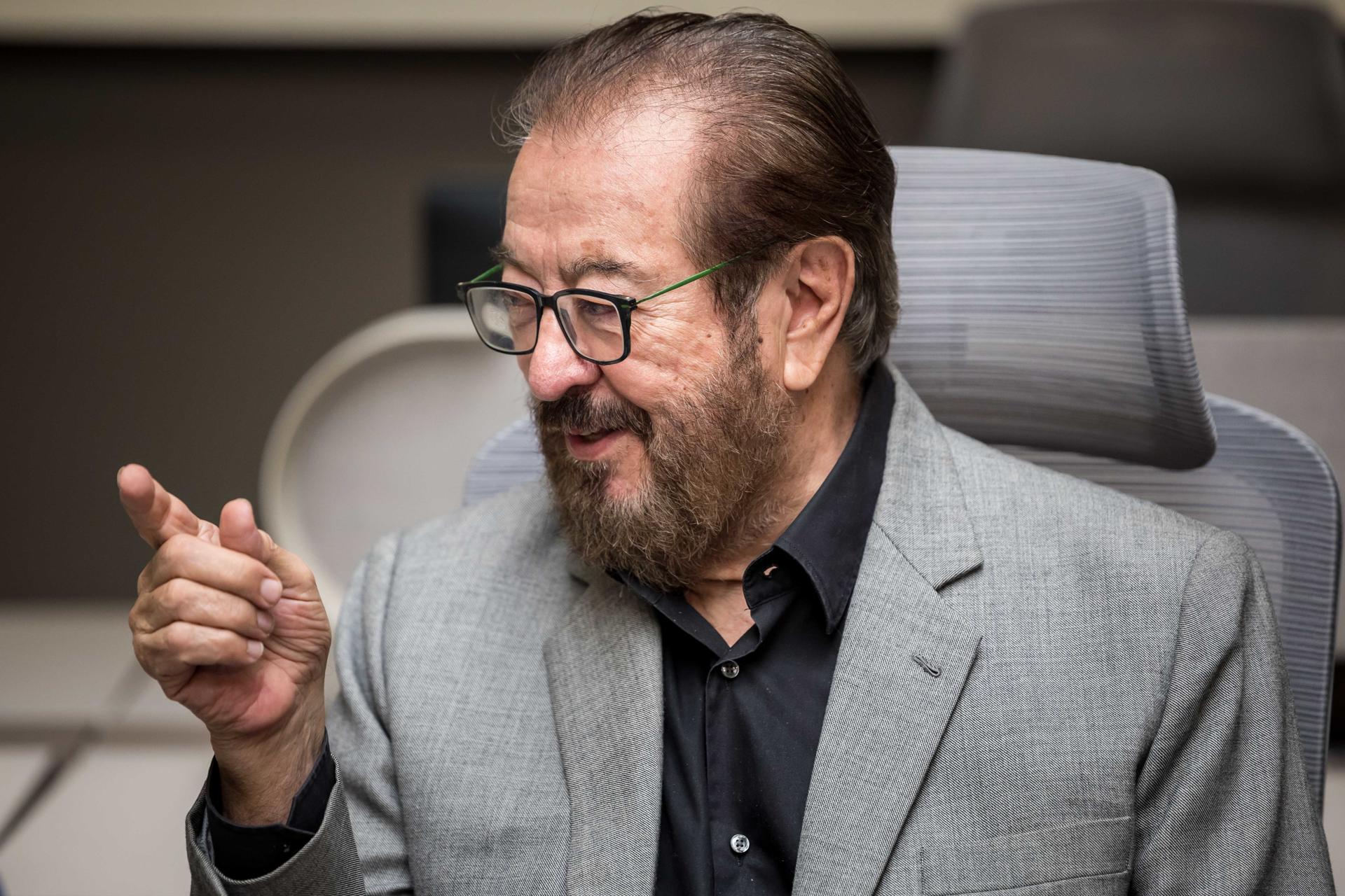 El candidato opositor venezolano Julio César Pineda habla en una rueda de prensa este jueves, en Caracas (Venezuela). EFE/ Miguel Gutierrez